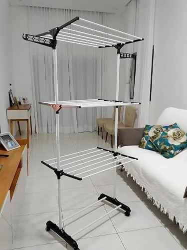 Varal Torre Cazaue montado na casa de Katthia Maria, avaliação de compra verificada